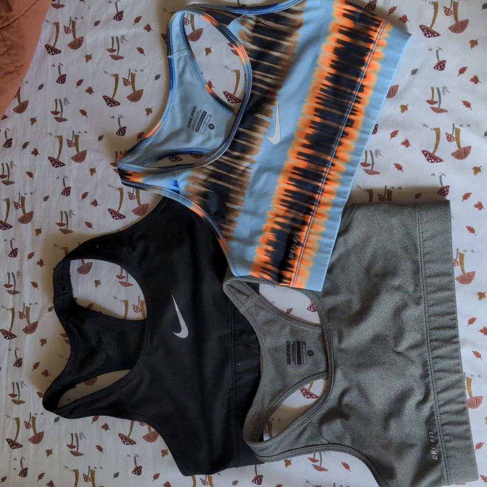 Nike sports bra bundle